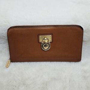 Michael Kors leather Hamilton wallet w/ gold lock